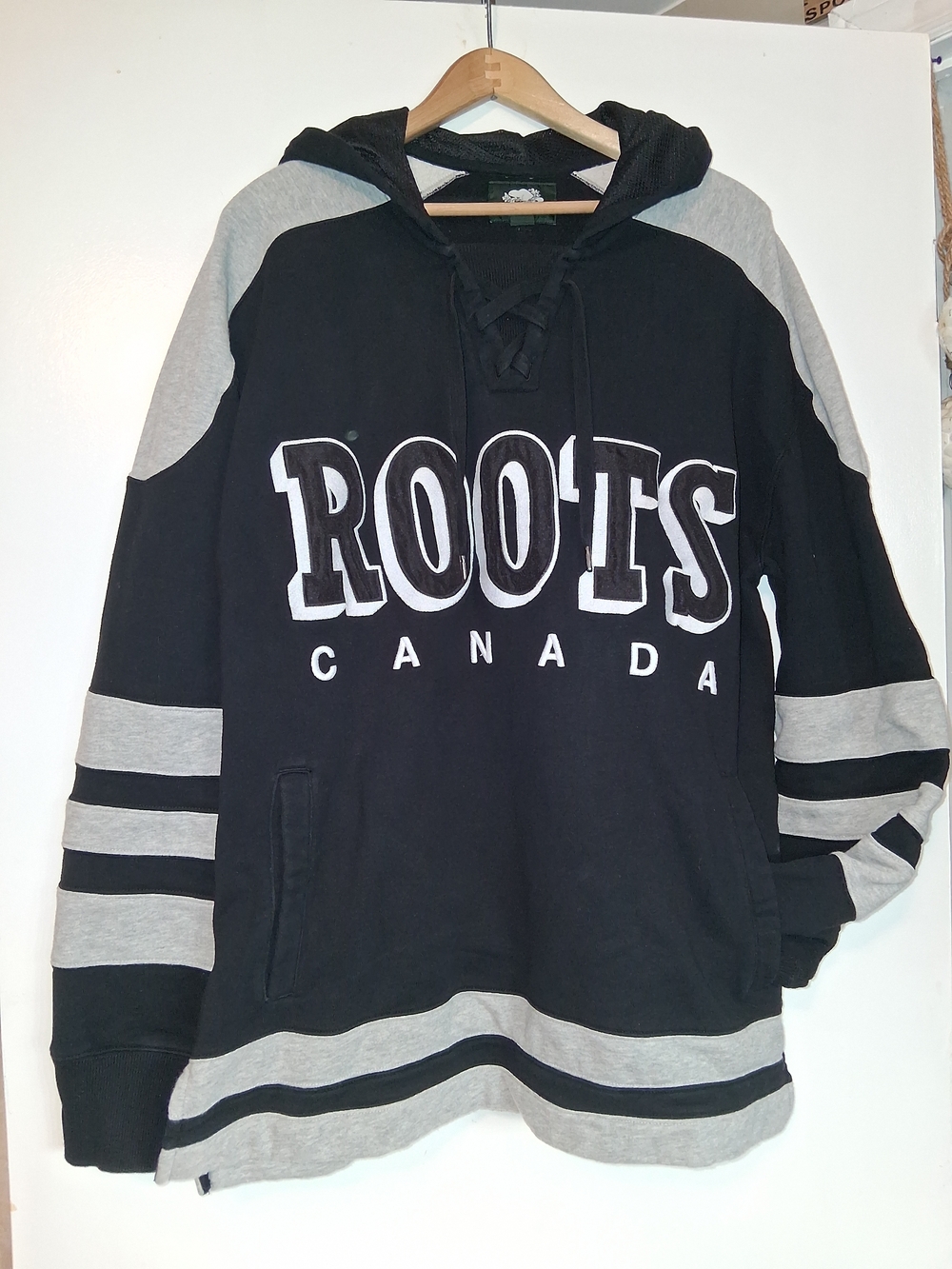 Roots Canada Men's Black and Gray Hooded Sweater